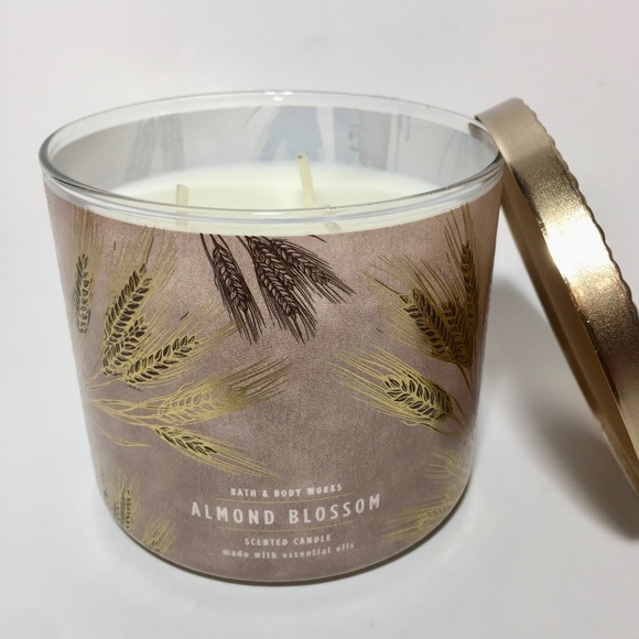ALMOND BLOSSOM 3 Wick Candle - Picture 3 of 5